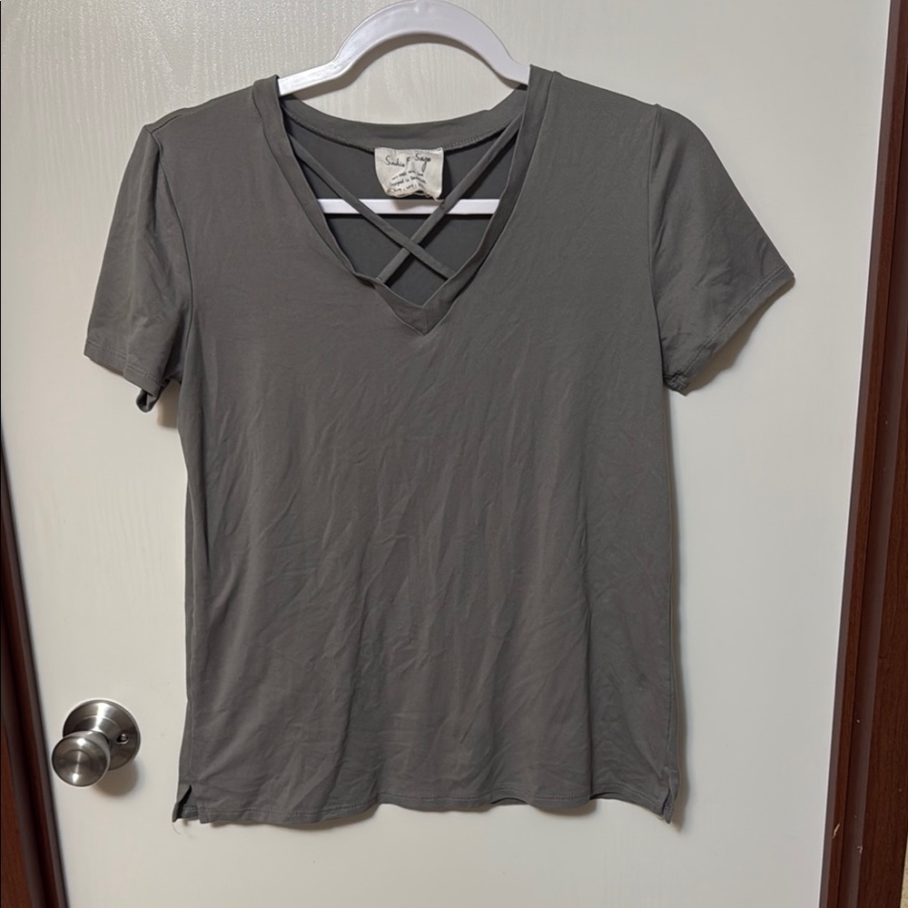 Sadie & Sage Gray V-Neck Women's Top Size S